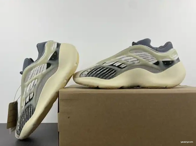 V3 Salt ID1674 700 Fade Yeezy Adidas 0514